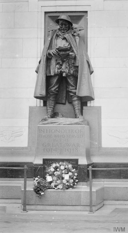 © IWM (Q 45825). War memorial at Paddington Station, London