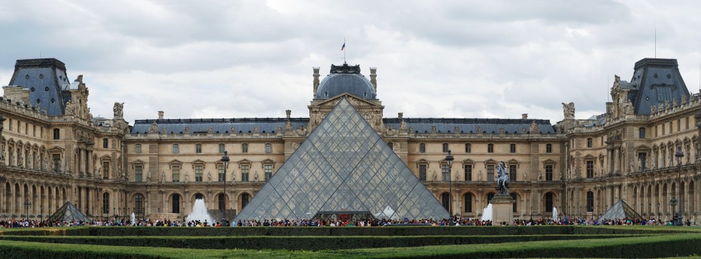 ...the Louvre. Credit: WikiCommons, as it appears everyone was too excited to take a good picture of it.