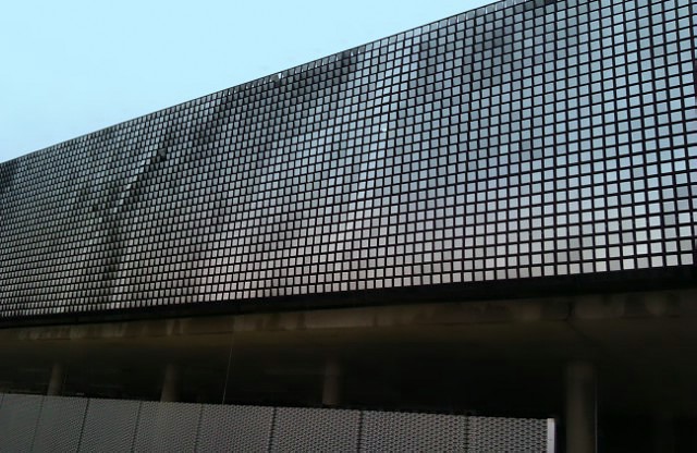 Reflective tiles on external wall of Elliot College extension