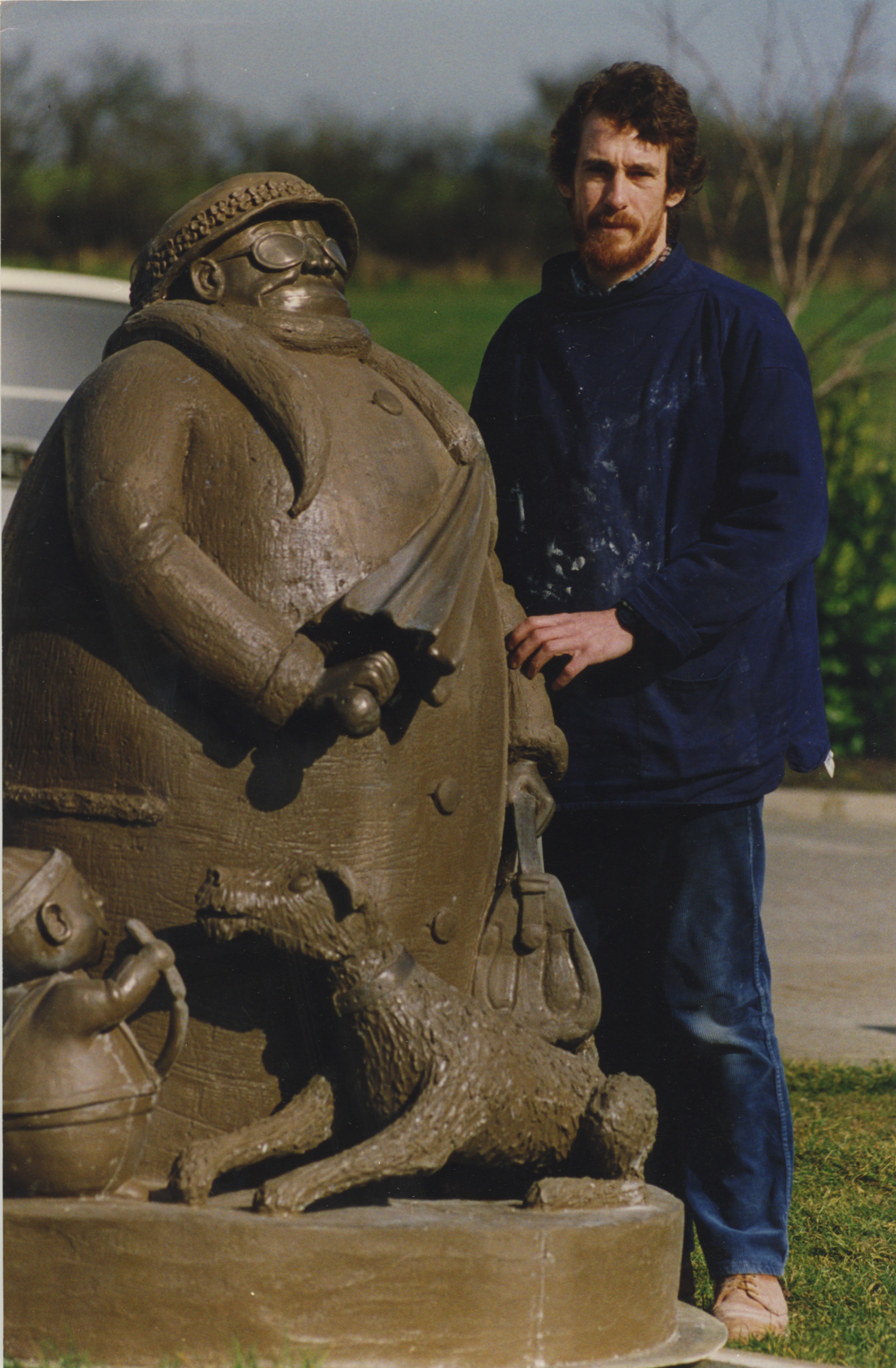 Colour photo of Grandma statue with sculptor Miles Robinson - East Anglian Daily Times, September 1993 (Image ref: GAR-F-S-460-2)