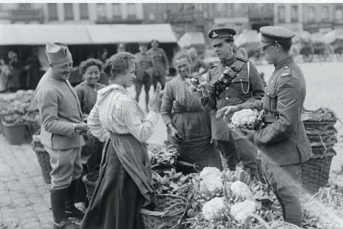 Saint Omer market, 1918, Image: IWM