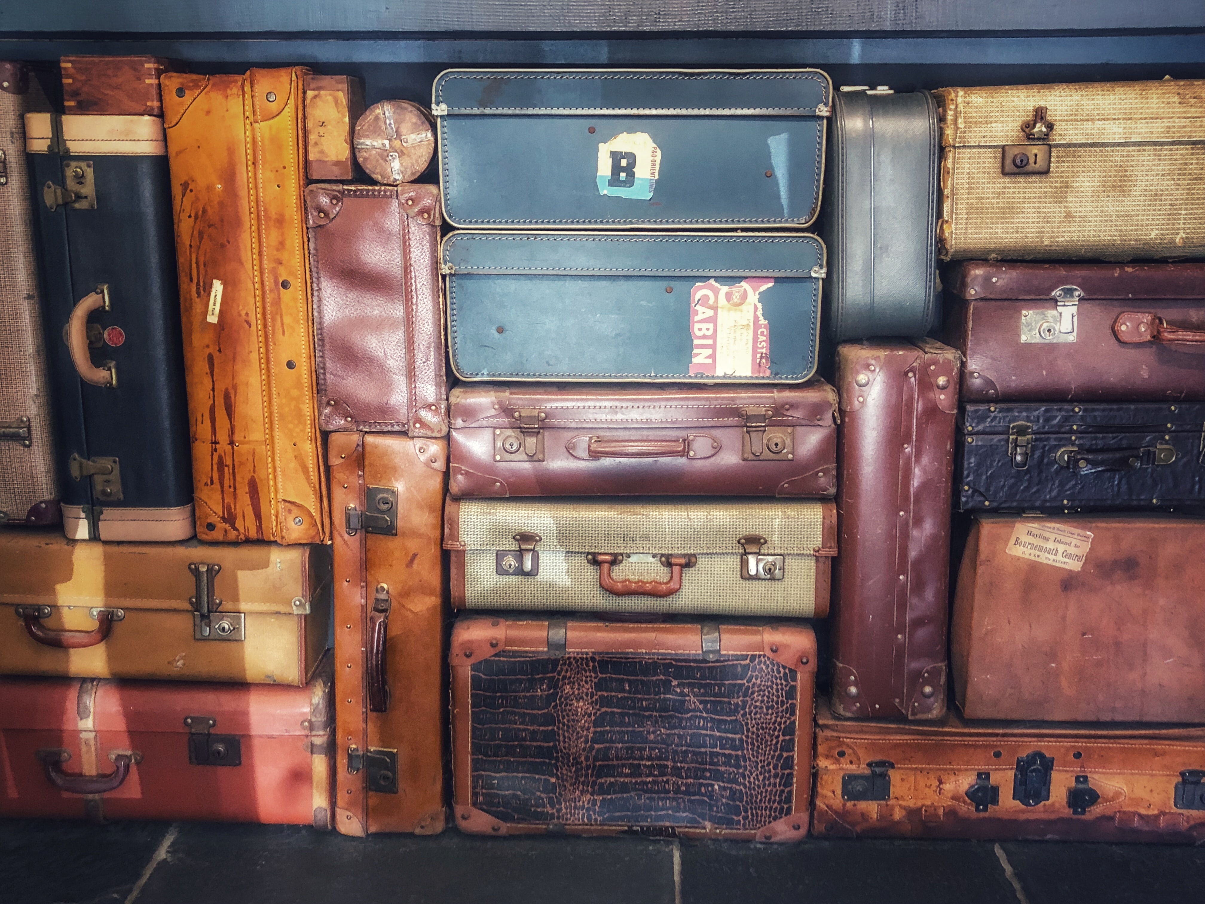 Suitcases illustrating data moving