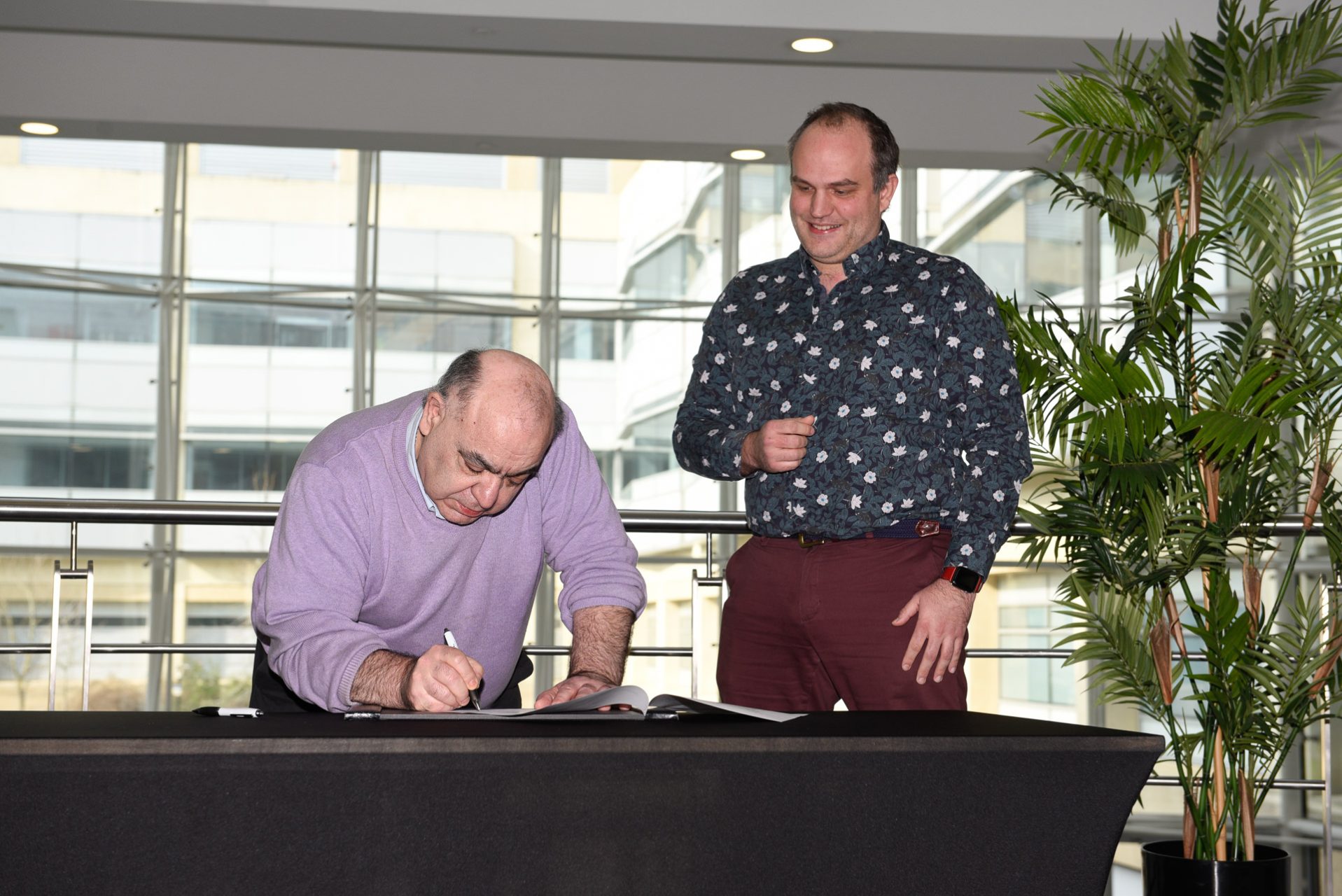 Dr Martino Picardo, Chairman of Discovery Park and Dr Robert Baker, University of Kent sign the MoU