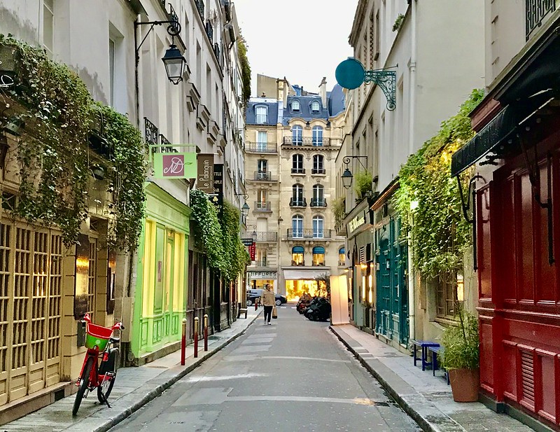 Paris neighborhood guide