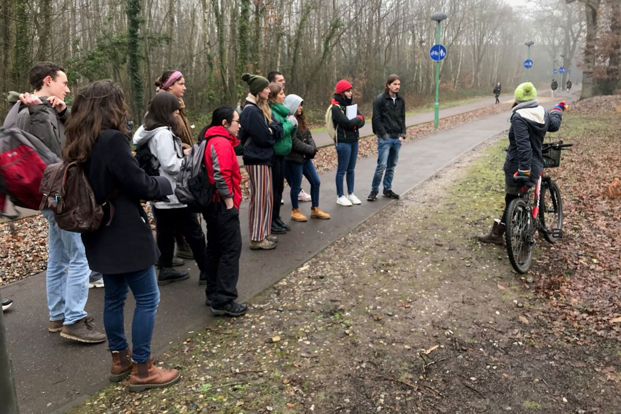 Students with Catherine Morris (University of Kent Sustainability Team) discussing issues around the management of the University’s open spaces, which includes roughly 300 acres of campus, woodland and greenspace then another (roughly) 300 acres of farmland to the north.