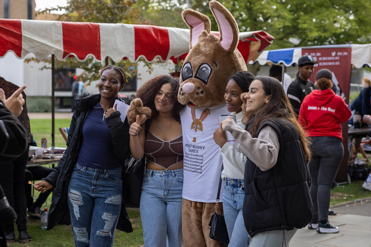 Students and Kent Bunny at Welcome Fair