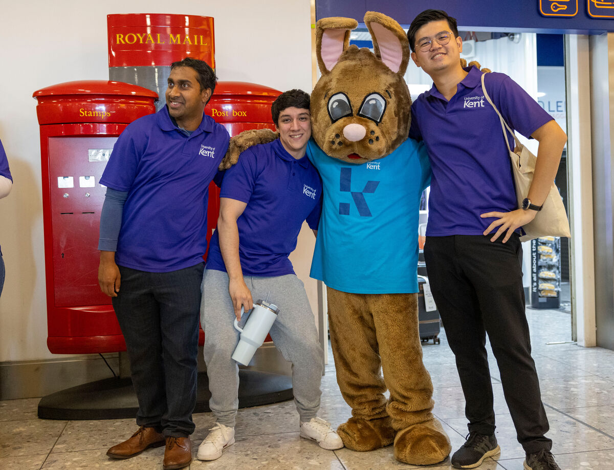 Student airport helpers posing with Kent Bunny