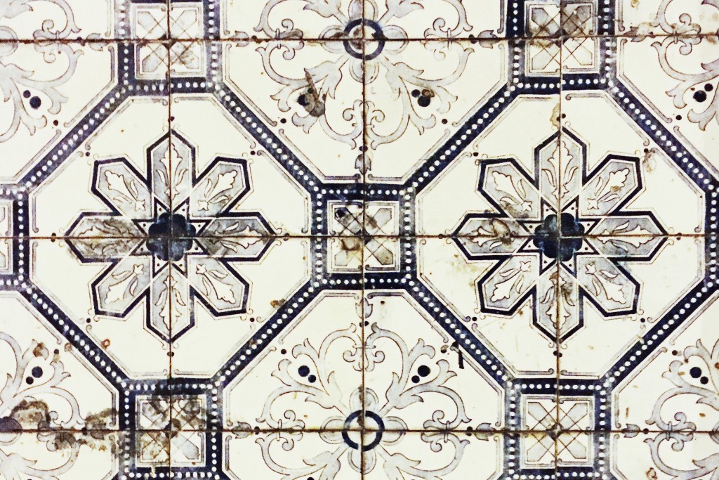 Portuguese tile by Matthew Bull. Copyright 2016
